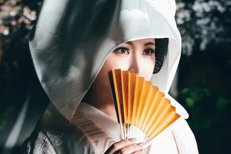 film-marie00 Jolie万梨恵の着付けとヘアメイクで和装ロケーション前撮り 春の夜桜の下 綿帽子姿の花嫁が美しいです。