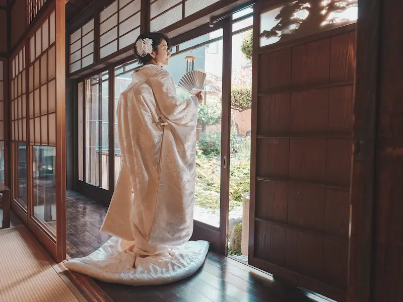 film-marie06 Jolie万梨恵の着付けとヘアメイクで和装ロケーション前撮り 古民家で白無垢の花嫁を撮影しました。