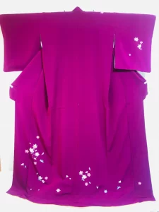 Jolie 万梨恵が厳選した、正絹の紫の訪問着レンタル。大阪市内を中心に、婚礼技術を活かした出張着付けを承ります。