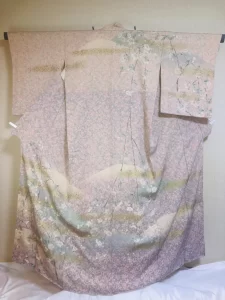 Jolie 万梨恵が厳選した、正絹、淡紫たたき柄に桜の訪問着レンタル。大阪市内を中心に、婚礼技術を活かした出張着付けを承ります。